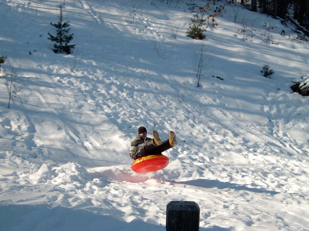 snow-tubing-93024_1280